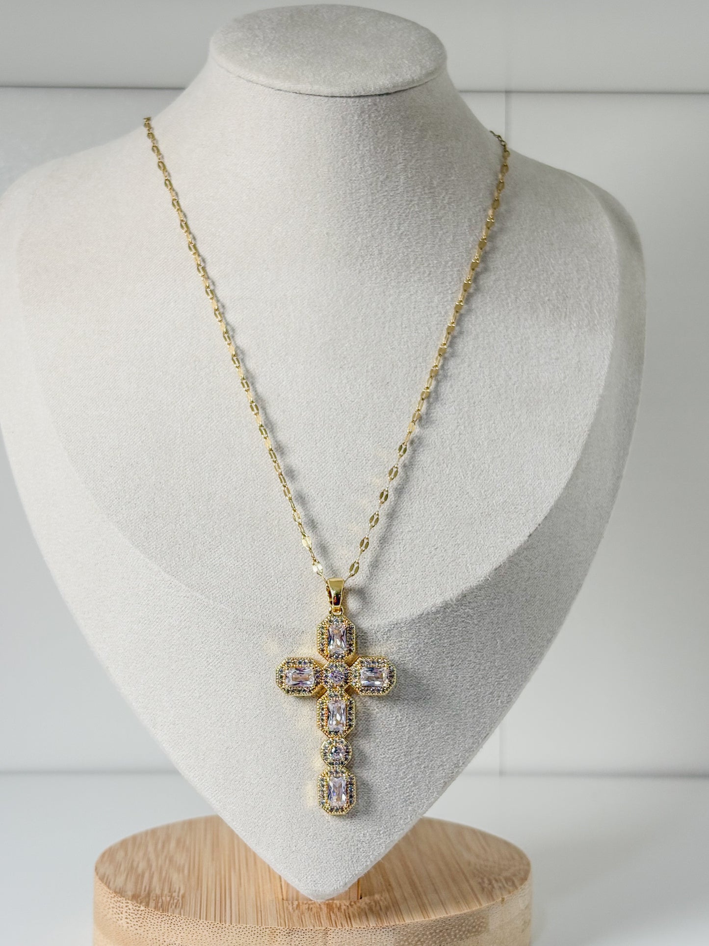 Cross Pendant Necklace โ 18K Gold Plated