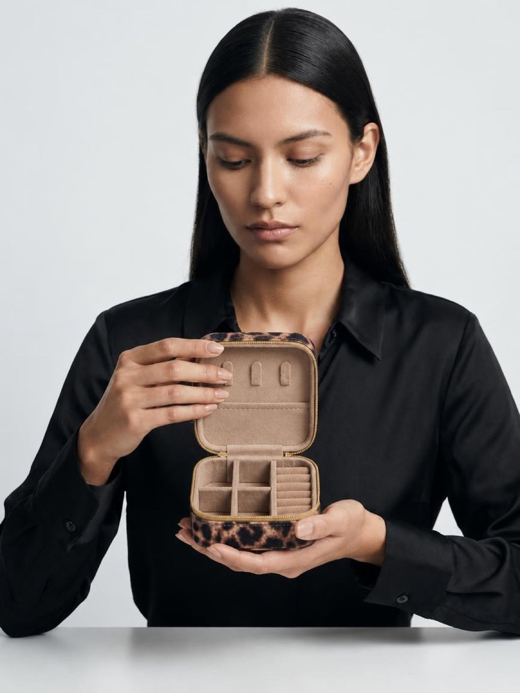 The Leopard 🐆 Travel Jewlery Organizer Case- Compact Jewelry Storage Box